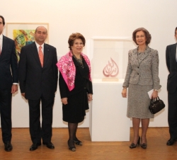 La Reina, la Princesa Wijdan Al-Hashemi de Jordania, el secretario de Estado de Medio Ambiente, el comisario de la exposición y el director de Casa Am
